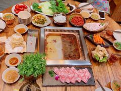 -老牌坊云南鱼豆花火锅(爱建店)