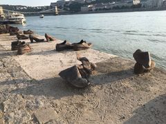 -多瑙河畔鞋履雕塑