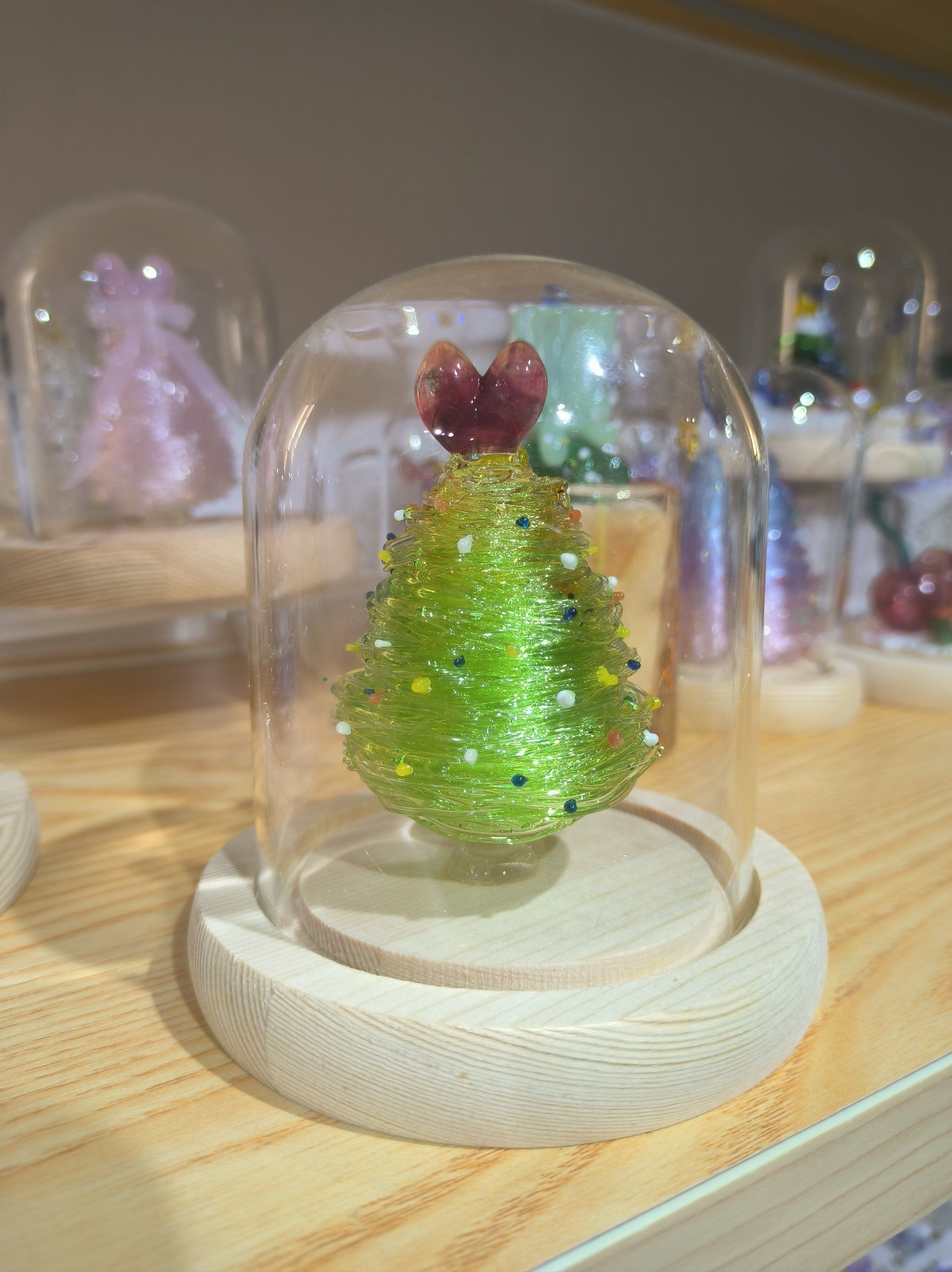 有得体验
玻璃棒在高温的转动下,一件一件作品缓缓制作成精美的作品