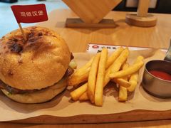 -必胜客(WOW昙华林店)