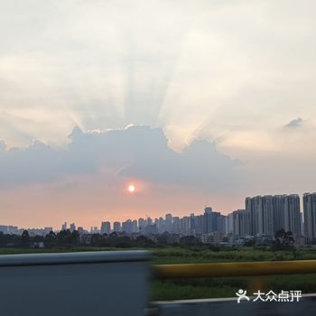 来的路上看好美的晚霞!!! 私房菜有一个好看的环境针