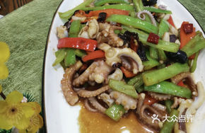 Stir-fried Squid with Chili