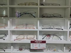 -视野联行眼镜•蔡司•依视路(温江店)