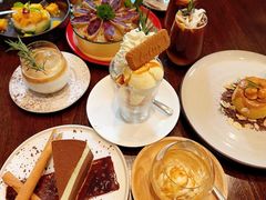 -Chom Cafe and Restaurant