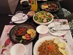 -樱花里音乐餐吧·牛扒椰子鸡(东圃店)