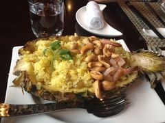 原只菠萝海鲜炒饭-食肆&Fourteen(武林夜市店)