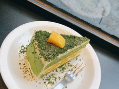 黄桃抹茶奶酥奶油蛋糕-black rainbow coffee