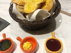餐前面包-窗外西餐厅(普罗理想国店)