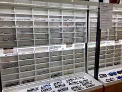 -视野联行眼镜•蔡司•依视路(温江店)
