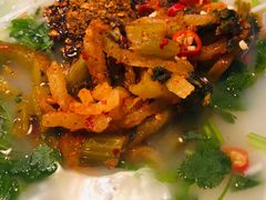 乌骨鸡饵丝-阿依云