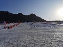-荣盛康旅野三坡滑雪场