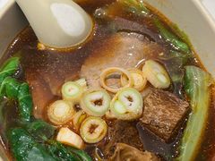 红烧牛肉面-鹿港小镇(黄金店)
