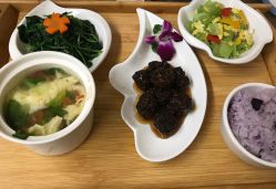-卓玥国际月子会所(罗山路店)