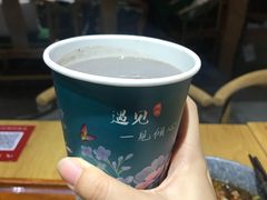 现榨豆浆-八月美食小馆(银泰城总店)