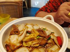 酸白菜炒肥肠-桂满陇·蟹黄小笼汤包(巴黎春天浦建店)