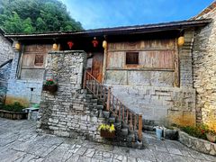 -高荡千年布依古寨旅游景区