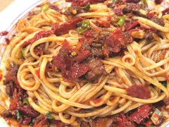 -歹歹的加个面过油肉拌面