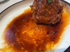 鸭蛋黄狮子头-梅飞酒家(名辉豪庭店)