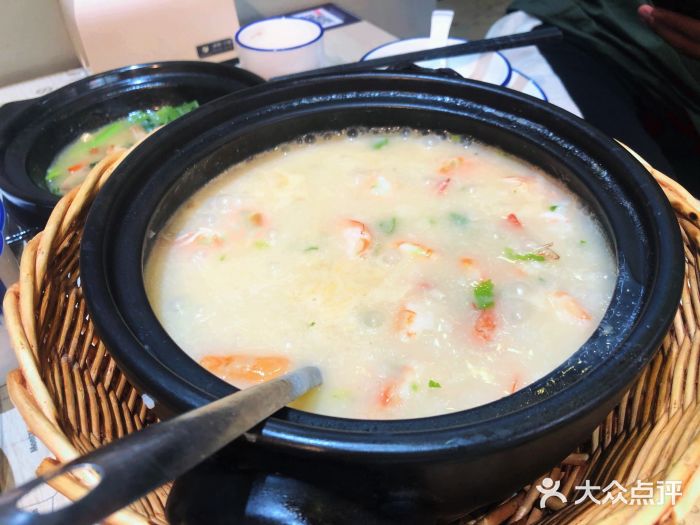 肉神潮汕卤鹅鲜虾干贝砂锅粥图片