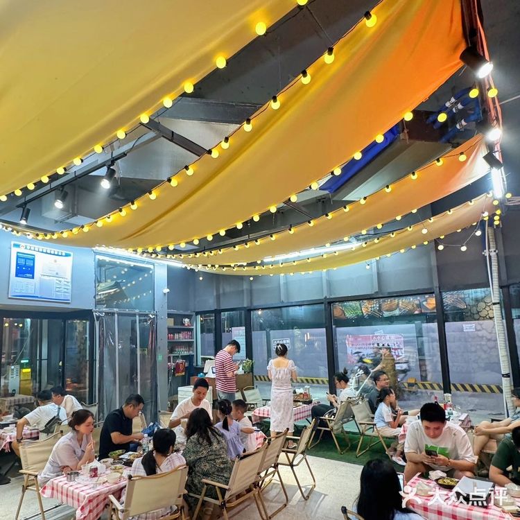 在长沙，只有这样的烧烤店才能赚我的💰