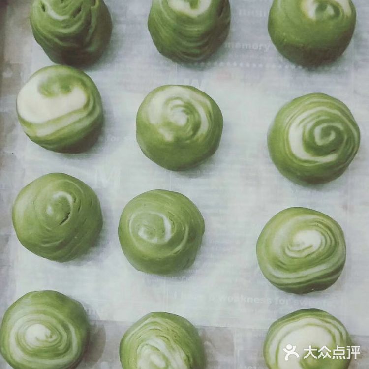 素人自制:云顶抹茶酥和紫薯香芋酥