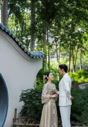 -喜爱高定婚纱摄影