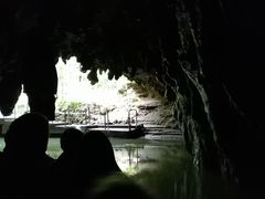 -怀托摩萤火虫洞