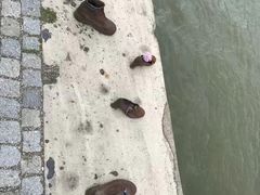 -多瑙河畔鞋履雕塑