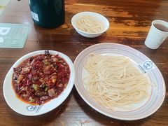 -歹歹的加个面过油肉拌面