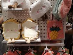 -名创优品(北京新中关购物中心地铁层店)