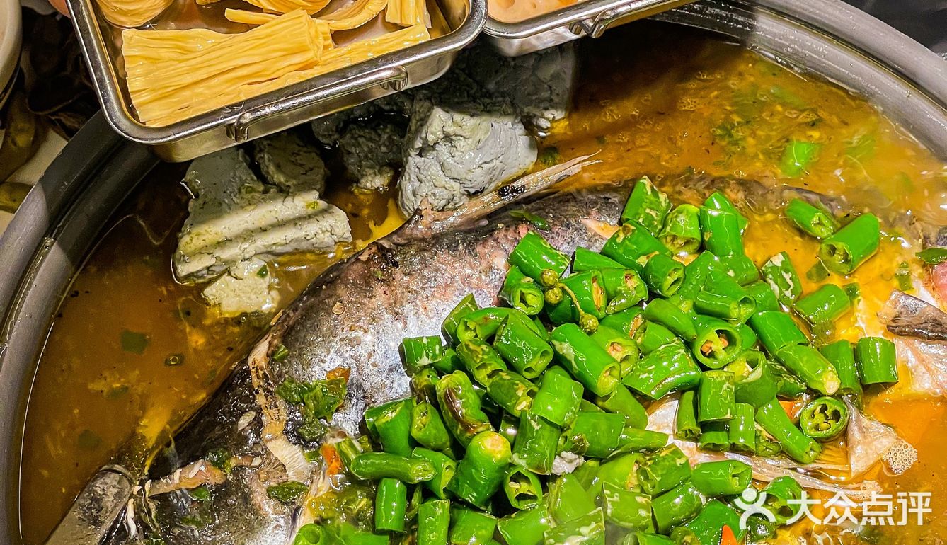 广州‼️这家烤鱼店太实诚了！豆花饮料无限续