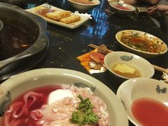 -茅草房·河畔园林火锅