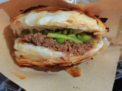招牌肉夹馍-两勺子一碗口水鸡拌面