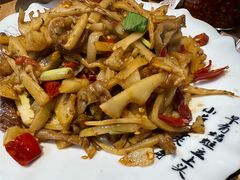 酸笋炒肥肠-牛八宝桂林米粉(八里庄店)