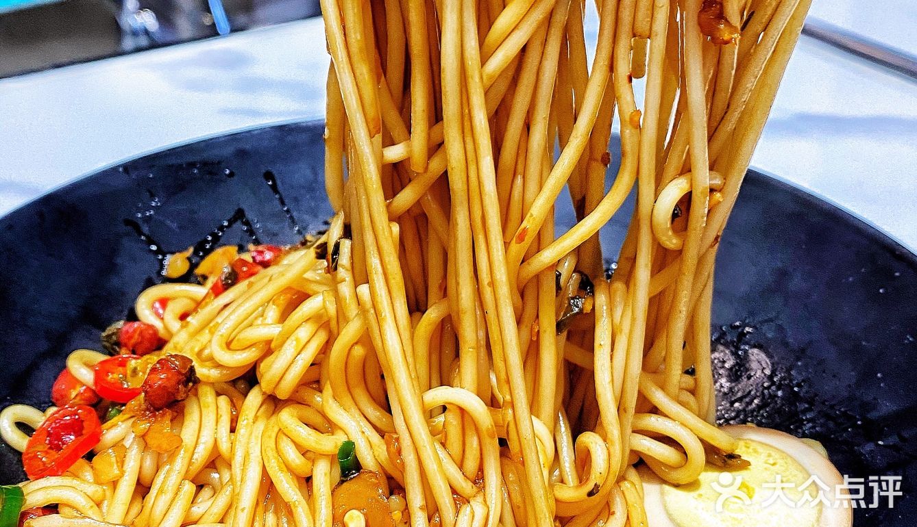 最近是爱上了江西的拌粉，一连吃了好几天的节奏。