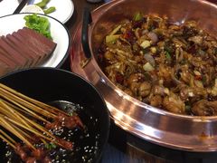 -虾弄弄海派小龙虾·牛羊蝎子火锅