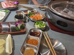 -围炉肉舍•炭烤活鳗•丹东海鲜烤肉(步行街店)