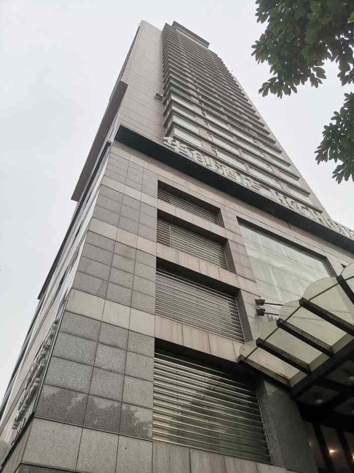 华创大厦-"今天在观音桥这边办事情,无意看到这个华创.