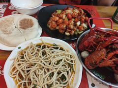 -李双猪·小龙虾·烧烤·羊肉煲(乐山店)