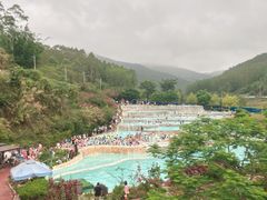 -十万大山布透温泉