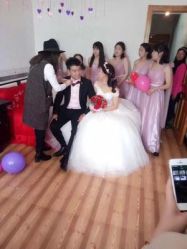 -觅白婚纱礼服馆