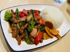 蚝油牛柳盖饭-汤去三面(骆驼店)
