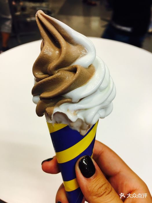 双色冰激凌