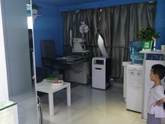 -提一眼镜·蔡司·依视路(小寨店)