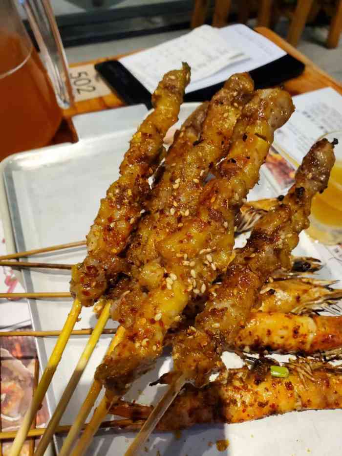 木屋烧烤(卓悦intown店)-"不好吃 服务也不咋地 走了菜还没上齐.