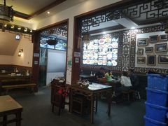 大堂-临街徽菜馆·正宗黄山味