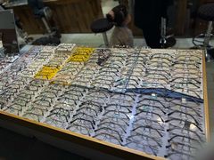 -三叶眼镜城批发市场(上海火车站店)