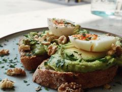 牛油果煮蛋吐司-RAC BAR(安福路店)