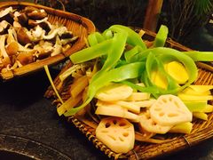 -茅草房·河畔园林火锅