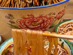 -拈签一笑黄牛肉辣卤串串